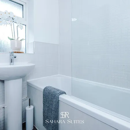 Stylish 4bed - Sleeps 7 - Close To Hcc & Business District - Parking Prázdninový dům