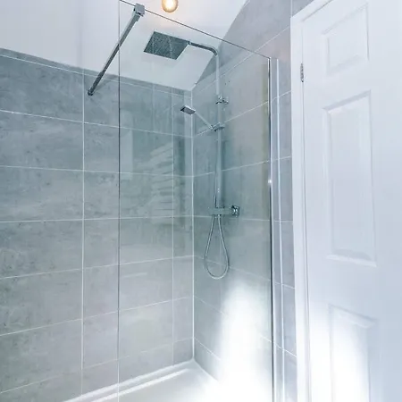 Luxury 4-bed - Near Hcc & Business District - Parking Harrogate
