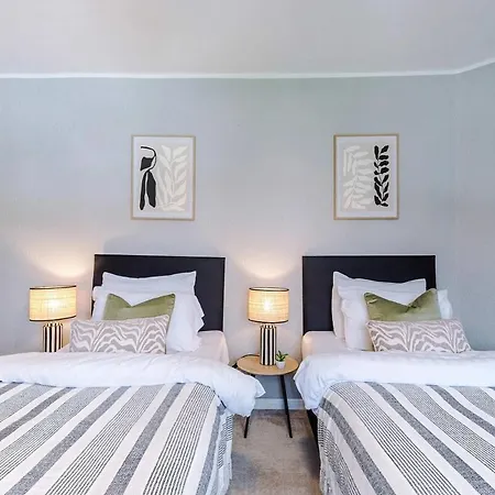 Luxury 4-bed - Near Hcc & Business District - Parking *