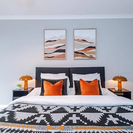 Luxury 4-bed - Near Hcc & Business District - Parking Holiday home