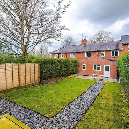 Holiday home Luxury 4bed - Walk To Hcc & Business District - Parking