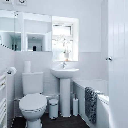 Luxury 4-bed - Near Hcc & Business District - Parking Holiday home *