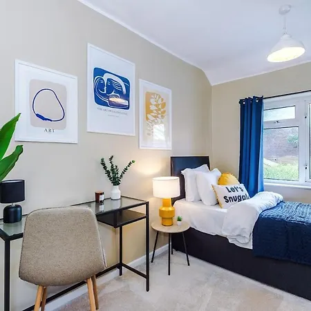 Luxury 4-bed - Near Hcc & Business District - Parking Holiday home
