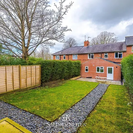 Stylish 4bed - Sleeps 7 - Close To Hcc & Business District - Parking *