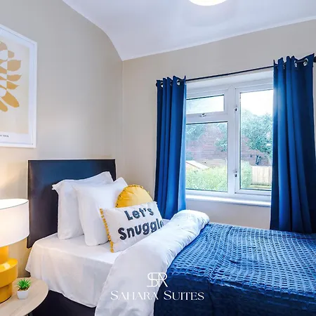 Feriehus Stylish 4-bedroom - Sleeps 7 - Near Hcc & Parking *