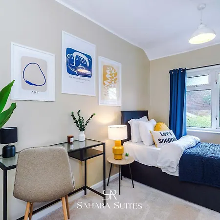 Stylish 4-bedroom - Sleeps 7 - Near Hcc & Parking Дом отдыха