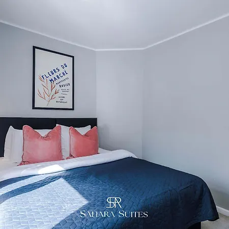 Stylish 4-bedroom - Sleeps 7 - Near Hcc & Parking Дом отдыха