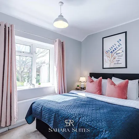Stylish 4-bedroom - Sleeps 7 - Near Hcc & Parking Дом отдыха Харрогейт
