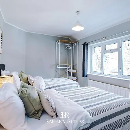 Stylish 4-bedroom - Sleeps 7 - Near Hcc & Parking Дом отдыха