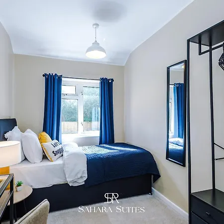 Stylish 4-bedroom - Sleeps 7 - Near Hcc & Parking *