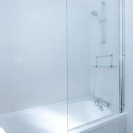 Stylish 4-bedroom - Sleeps 7 - Near Hcc & Parking Харрогейт