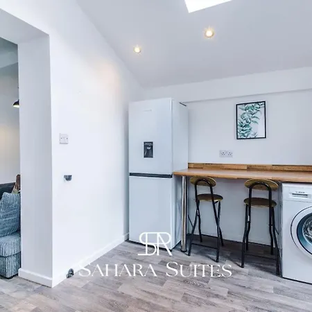 Дом отдыха Stylish 4-bedroom - Sleeps 7 - Near Hcc & Parking Харрогейт