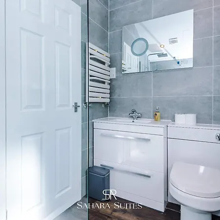 Дом отдыха Stylish 4-bedroom - Sleeps 7 - Near Hcc & Parking Харрогейт
