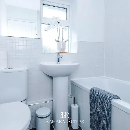 Stylish 4-bedroom - Sleeps 7 - Near Hcc & Parking Harrogate