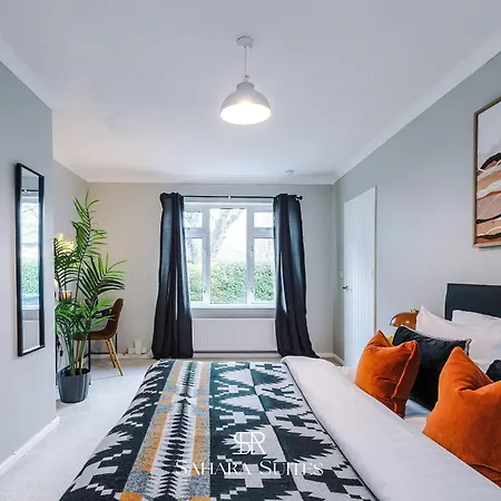 Дом отдыха Stylish 4-bedroom - Sleeps 7 - Near Hcc & Parking Харрогейт