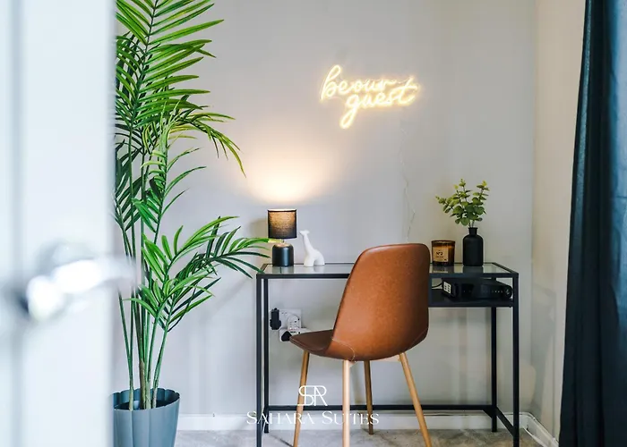 Stylish 4bed - Sleeps 7 - Close To Hcc & Business District - Parking *