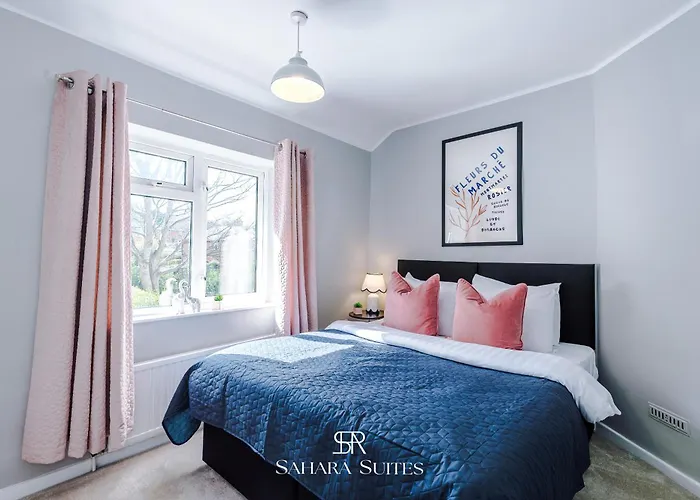 Stylish 4bed - Sleeps 7 - Close To Hcc & Business District - Parking *