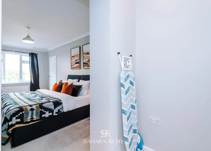 Stylish 4bed - Sleeps 7 - Close To Hcc & Business District - Parking