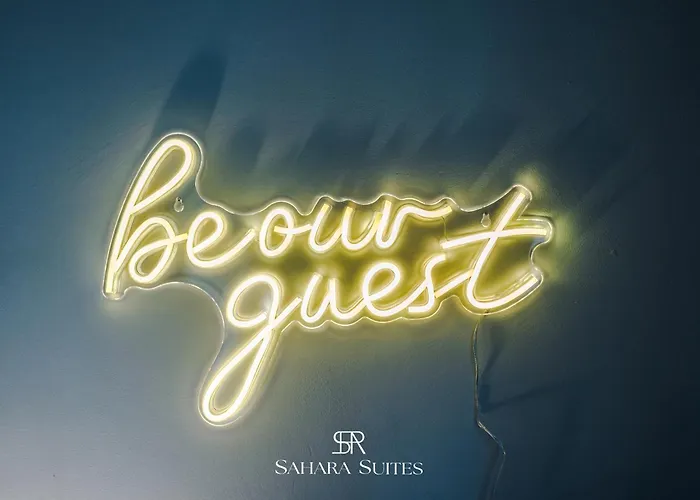 Stylish 4bed - Sleeps 7 - Close To Hcc & Business District - Parking