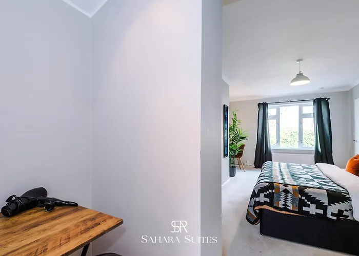 Stylish 4-bedroom - Sleeps 7 - Near Hcc & Parking Casa de Férias *