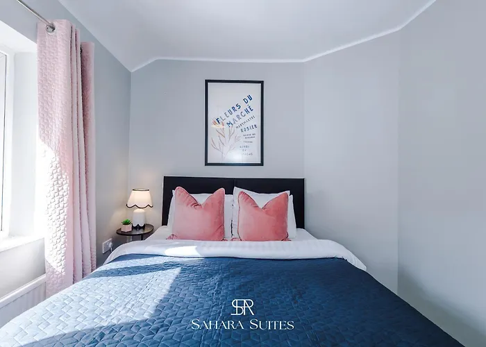 Casa de Férias Stylish 4-bedroom - Sleeps 7 - Near Hcc & Parking