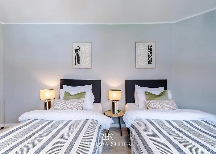 Stylish 4-bedroom - Sleeps 7 - Near Hcc & Parking Casa de Férias *