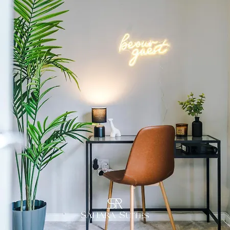 Stylish 4bed - Sleeps 7 - Close To Hcc & Business District - Parking *