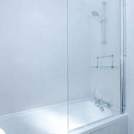 Prázdninový dům Stylish 4-bedroom - Sleeps 7 - Near Hcc & Parking *
